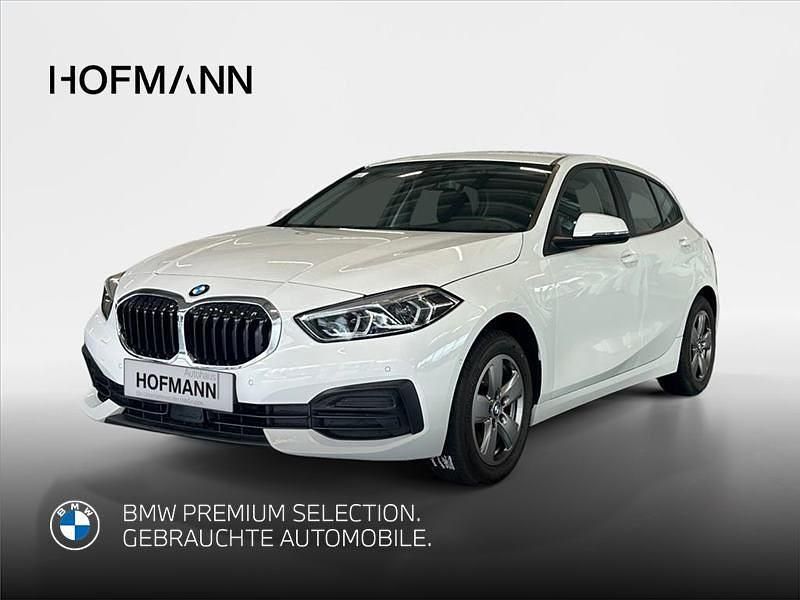 Alpinweiß uni Gebraucht 2022 BMW 118 Advantage Kleinwagen | 20.938 € (Fairer Preis) - Bild 1/2