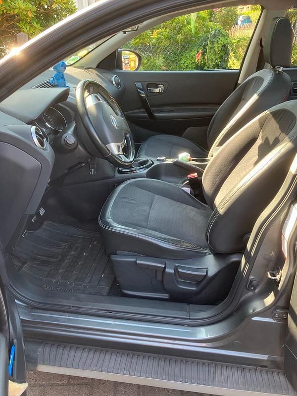 Grau Gebraucht 2013 Nissan Qashqai +2 SUV | 8.950 € - Bild 1/4