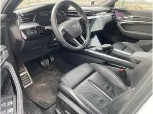 Gebraucht Audi Q8 e-tron 300 kW (408 PS) 2023 Weiß (gletscherweiss metallic) SUV
