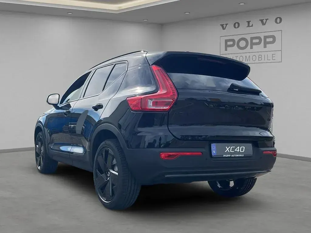 Neu Volvo XC40 Plus 163 PS (119 kW) 2026 Schwarz SUV