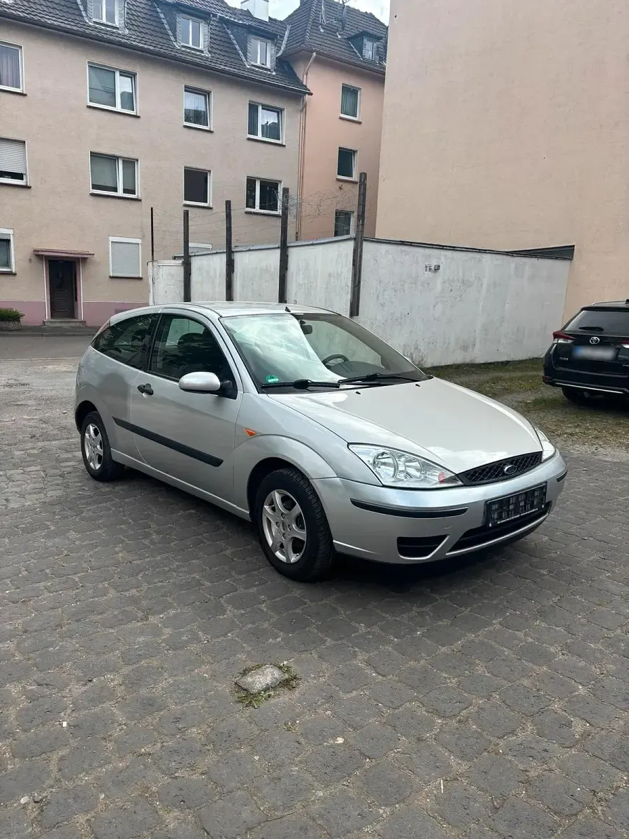 Second-hand Ford Focus 115 CP (84 kW) 2005 Argintiu Hatchback