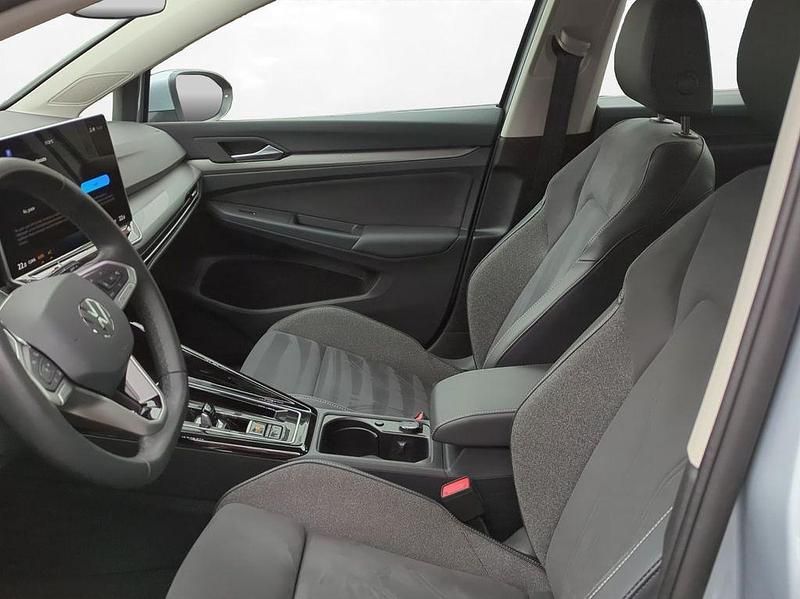 Gebraucht VW Golf VIII Style 150 PS (110 kW) 2025 Oyster silver metallic Limousine