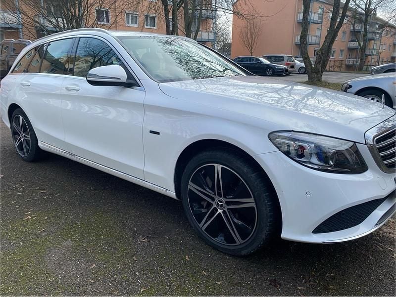 Gebraucht Mercedes C300e 211 PS (155 kW) 2020 Weiß Kombi