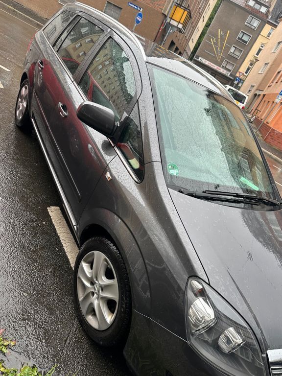 Grau Gebraucht 2011 Opel Zafira Selection Van / Kleinbus | 3.600 € (Fairer Preis) - Bild 1/4