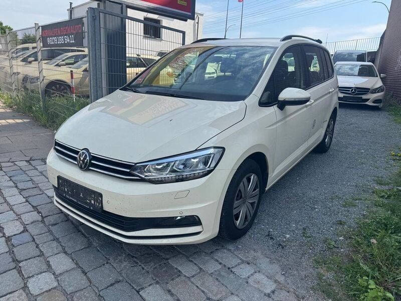 Gebraucht VW Touran Comfortline 150 PS (110 kW) 2023 Beige Van / Kleinbus