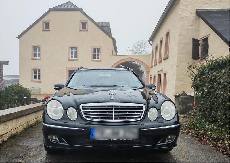 Gebraucht Mercedes E270 180 PS (132 kW) 2004 Schwarz Kombi