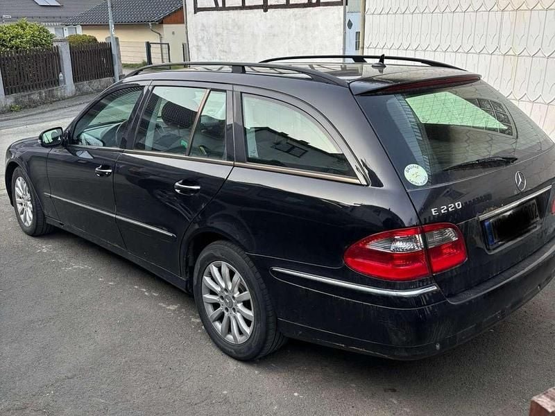 Gebraucht Mercedes E220 Elegance 170 PS (125 kW) 2007 Schwarz Kombi