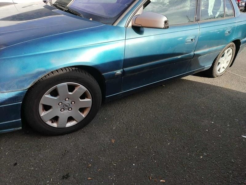 Blau Gebraucht 2004 Opel Omega Limousine | 1.800 € - Bild 1/4