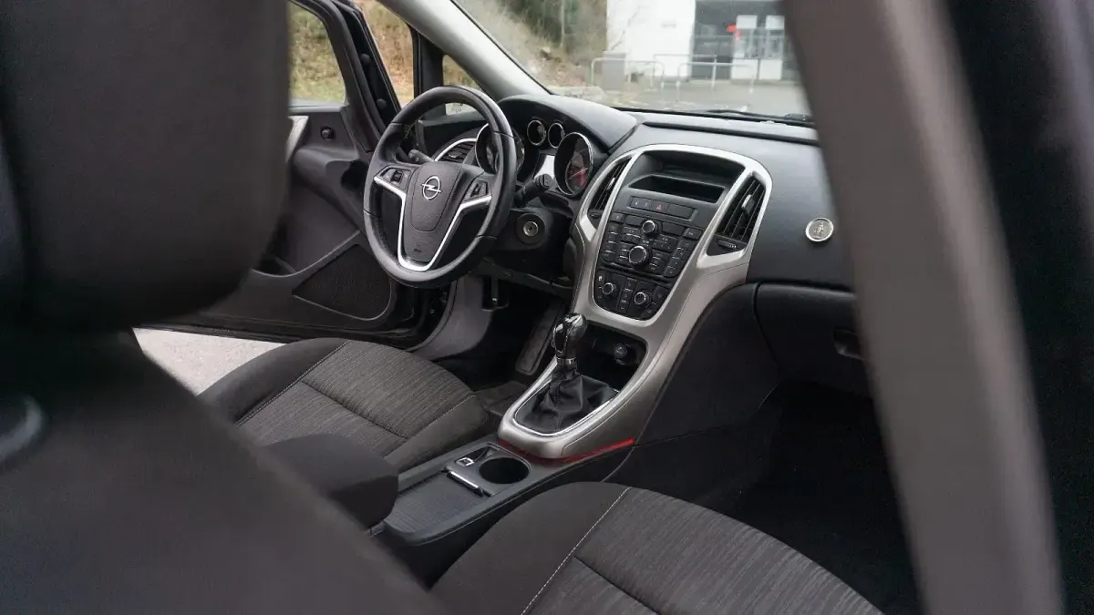 Gebraucht Opel Astra Edition 110 PS (80 kW) 2011 Schwarz Kombi