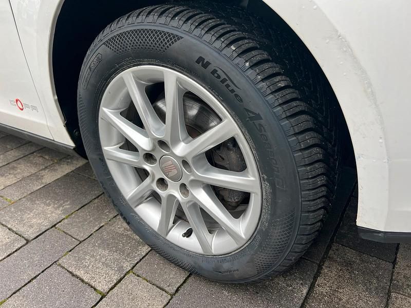 Gebraucht Seat Altea 105 PS (77 kW) 2012 Weiß Limousine