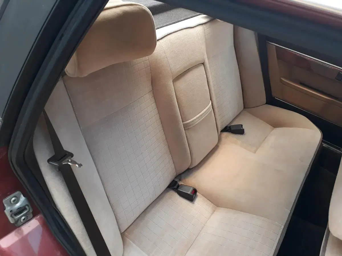 Gebraucht Rover 3500 156 PS (114 kW) 1986 Rot Limousine