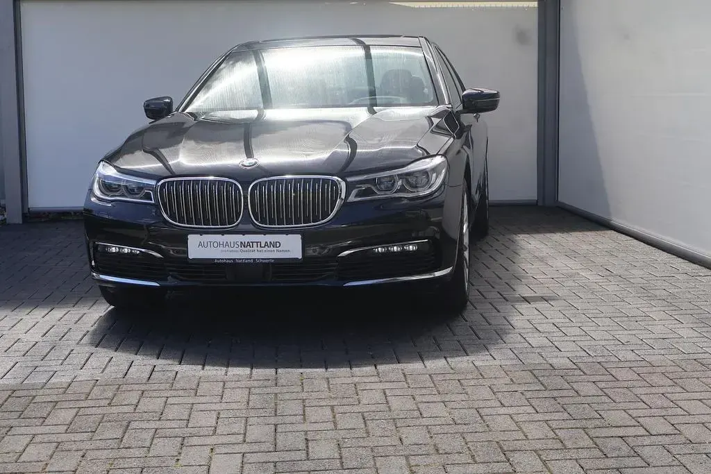 Gebraucht BMW 730 Shadowline 265 PS (194 kW) 2018 Black sapphire metallic Limousine