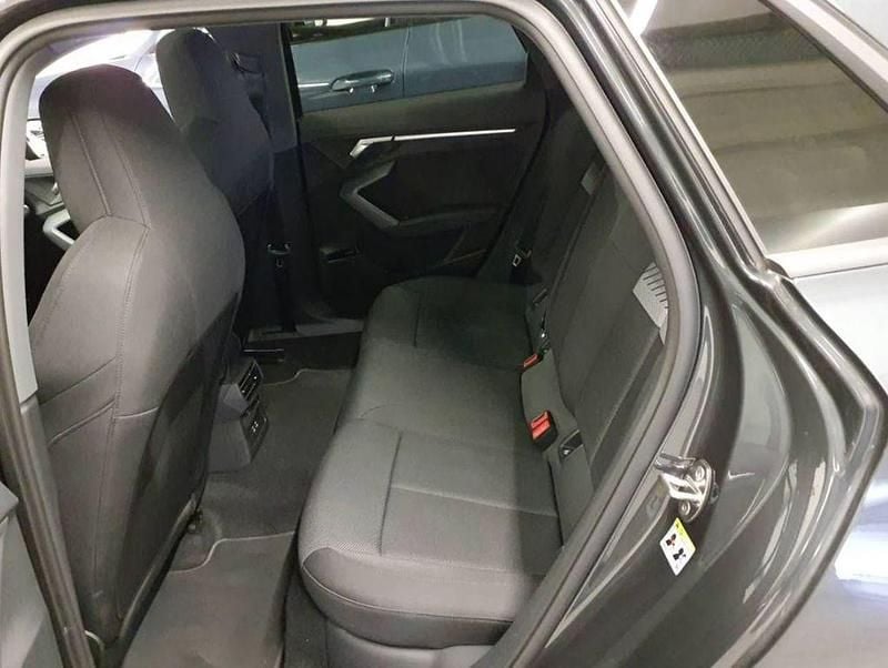 Second-hand Audi A3 Advanced 116 CP (85 kW) 2025 Gri Berlinǎ