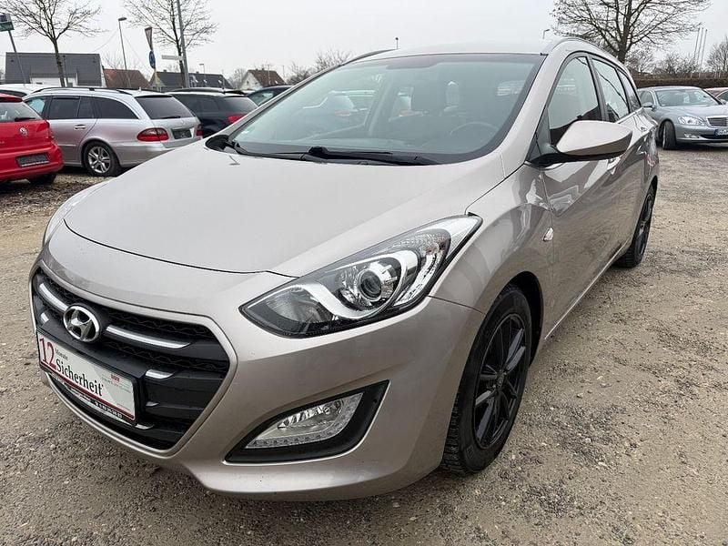 Gebraucht Hyundai i30 135 PS (99 kW) 2015 Weiß Kombi