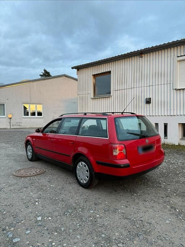 Gebraucht VW Passat 131 PS (96 kW) 2001 Rot Kombi