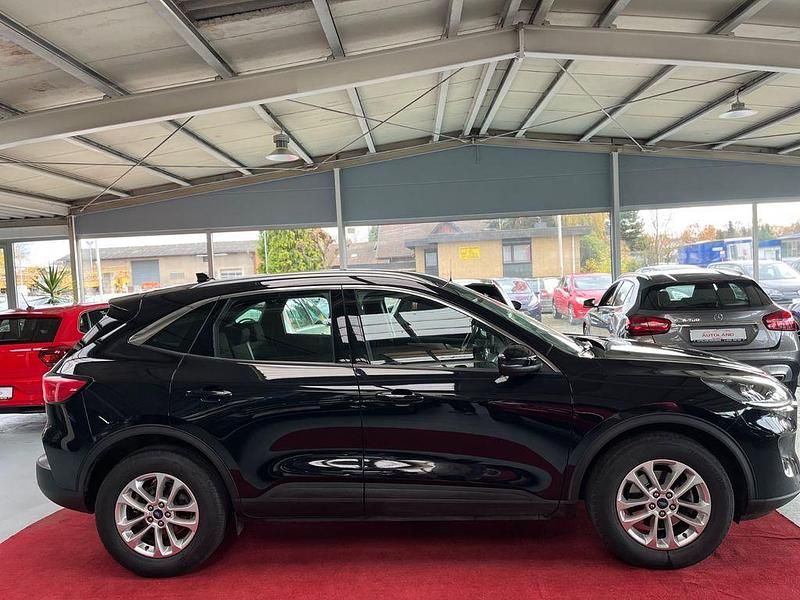 Gebraucht Ford Kuga Titanium 150 PS (110 kW) 2022 Schwarz SUV