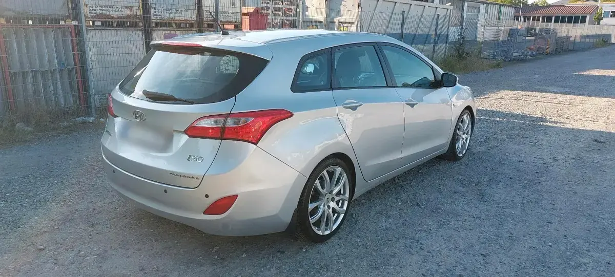 Gebraucht Hyundai i30 110 PS (80 kW) 2013 Grau Kombi