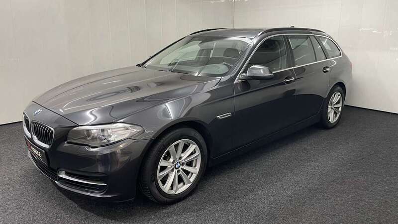 Grau Gebraucht 2016 BMW 520 Comfort Edition Kombi | 16.600 € (Fairer Preis) - Bild 1/4