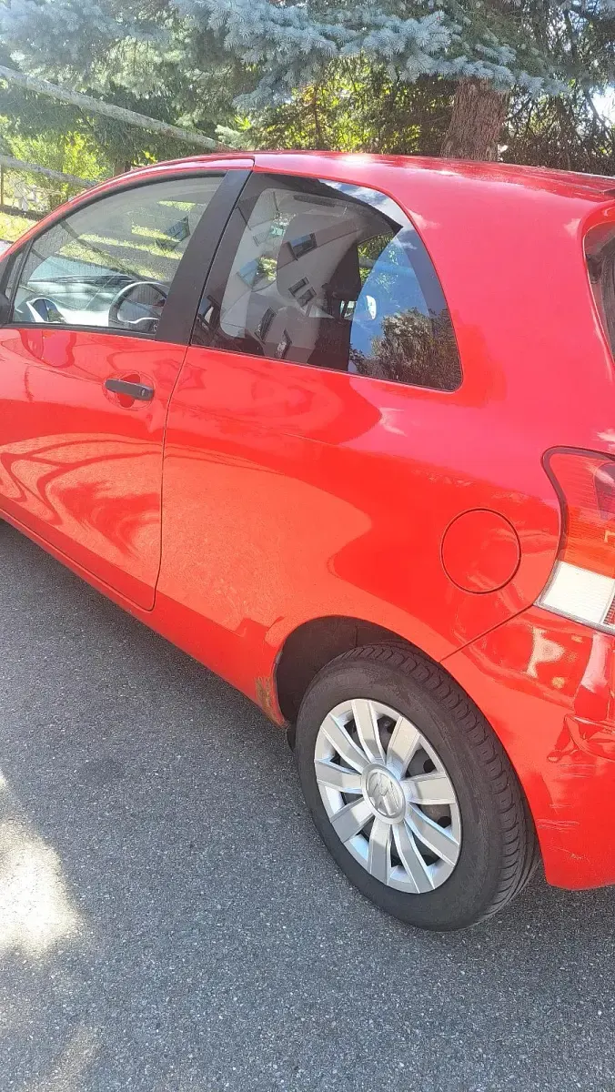 Gebraucht Toyota Yaris 69 PS (50 kW) 2009 Rot Kleinwagen