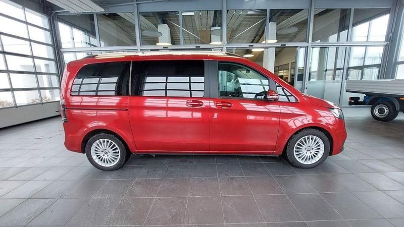 Gebraucht Mercedes V220 Style 163 PS (119 kW) 2024 Hyazinthrot metallic Van / Kleinbus
