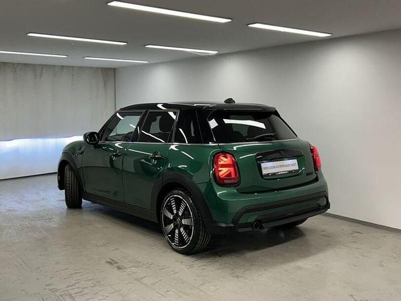 Gebraucht Mini Cooper Classic 136 PS (100 kW) 2023 British racing green Kleinwagen