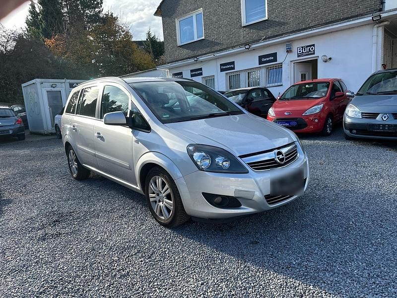 Silber Gebraucht 2013 Opel Zafira Van / Kleinbus | 2.950 € (Superpreis) - Bild 1/4