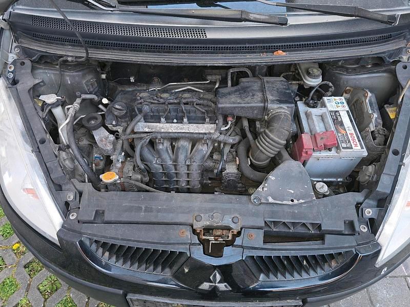 Second-hand Mitsubishi Colt 95 CP (69 kW) 2007 Negru Hatchback