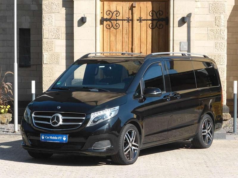 Obsidianschwarz metallic Gebraucht 2017 Mercedes V220 Edition Van / Kleinbus | 37.950 € (Fairer Preis) - Bild 1/4