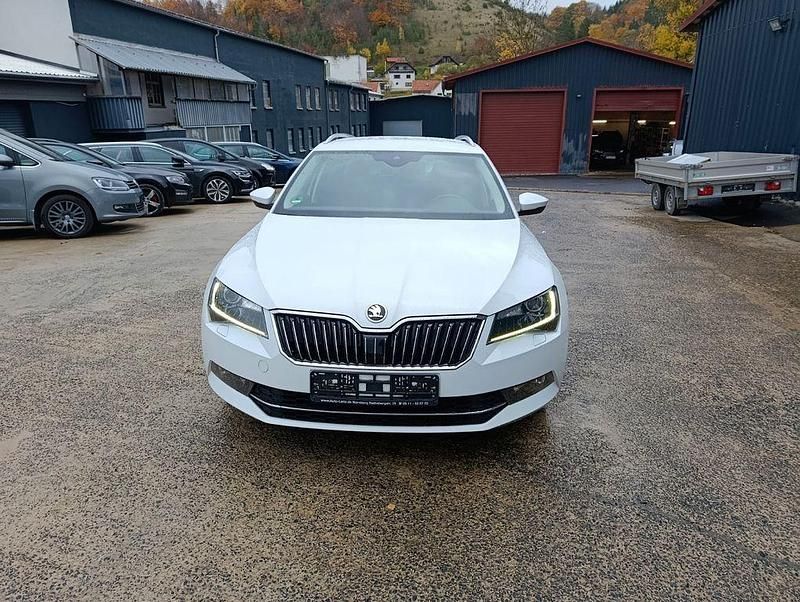 Gebraucht Skoda Superb Style 190 PS (139 kW) 2016 Weiß Kombi