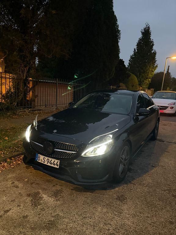 Schwarz Gebraucht 2017 Mercedes C200 Limousine | 17.500 € (Fairer Preis) - Bild 1/4