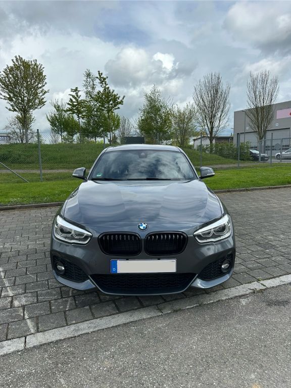 Grau Gebraucht 2016 BMW 120 M Sport Kleinwagen | 18.900 € (Fairer Preis) - Bild 1/4