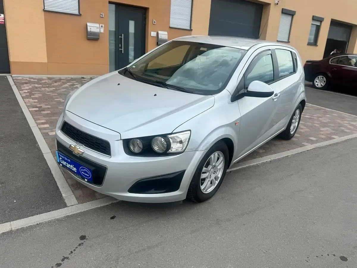 Gebraucht Chevrolet Aveo LT 100 PS (73 kW) 2011 Silber Kleinwagen
