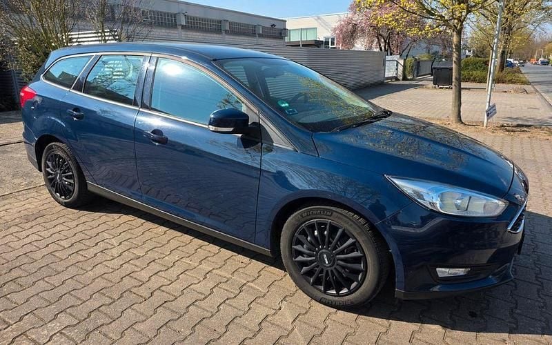 Gebraucht Ford Focus Trend 105 PS (77 kW) 2018 Blau Limousine