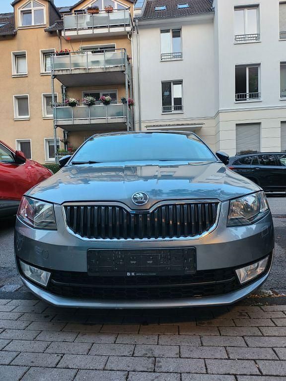Grau Gebraucht 2013 Skoda Octavia Elegance Limousine | 6.450 € (Superpreis) - Bild 1/4