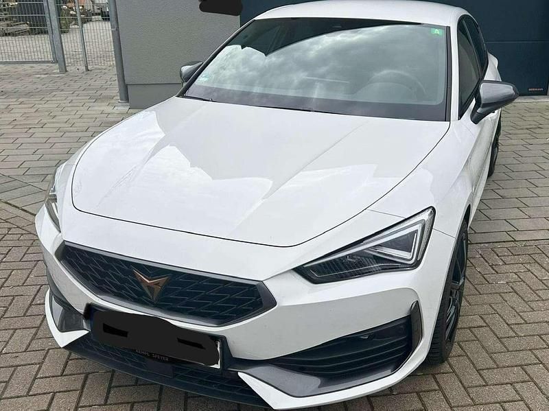 Weiß Gebraucht 2023 Cupra Leon Limousine | 26.500 € (Fairer Preis) - Bild 1/4