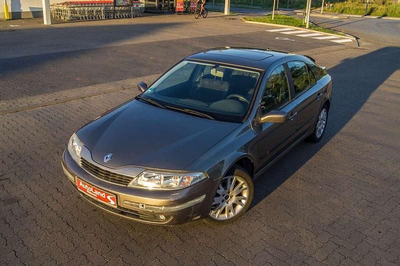 Grau Gebraucht 2002 Renault Laguna II Dynamique Limousine | 1.699 € (Fairer Preis) - Bild 1/4