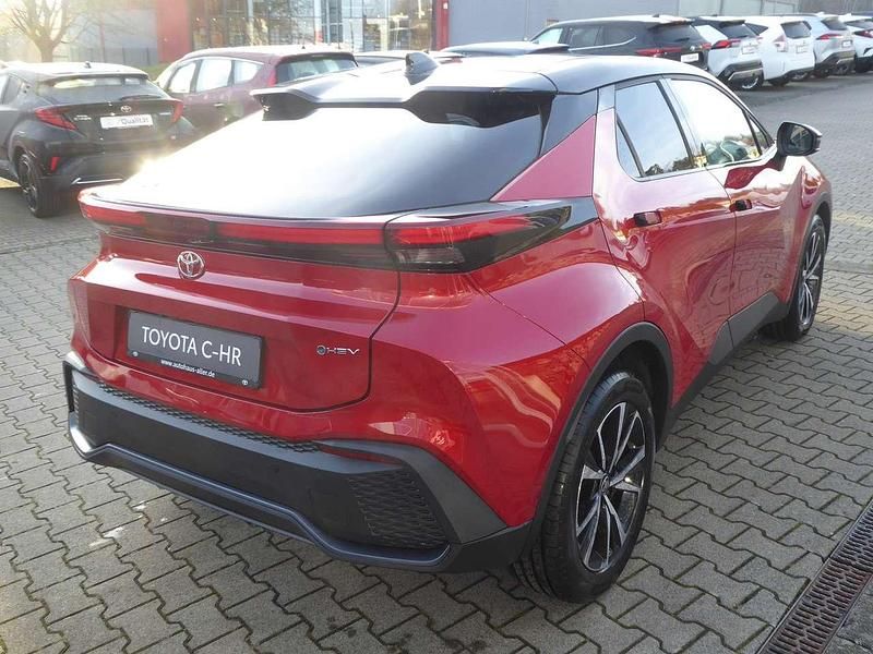 Neu Toyota C-HR 140 PS (102 kW) 2025 Karminarot / schwarz SUV