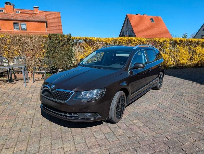 Gebraucht Skoda Superb Elegance 170 PS (125 kW) 2013 Braun Kombi