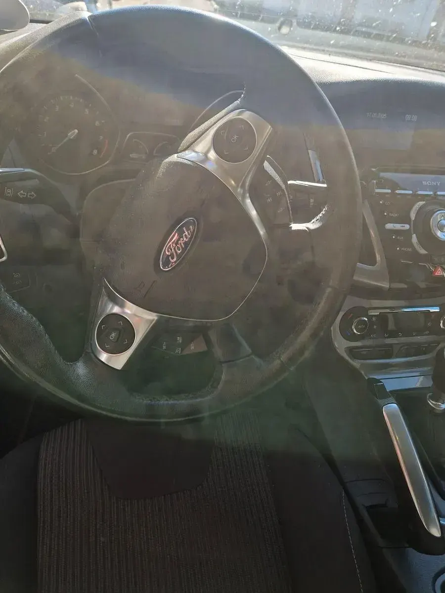 Usado Ford Focus Titanium 125 CV (91 kW) 2012 Negro Familiar
