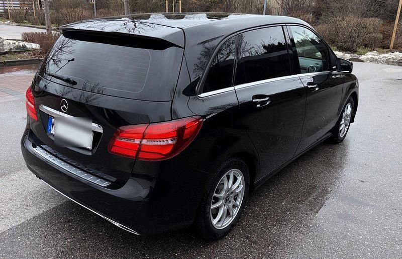 Gebraucht Mercedes B200 136 PS (100 kW) 2018 Schwarz Van / Kleinbus