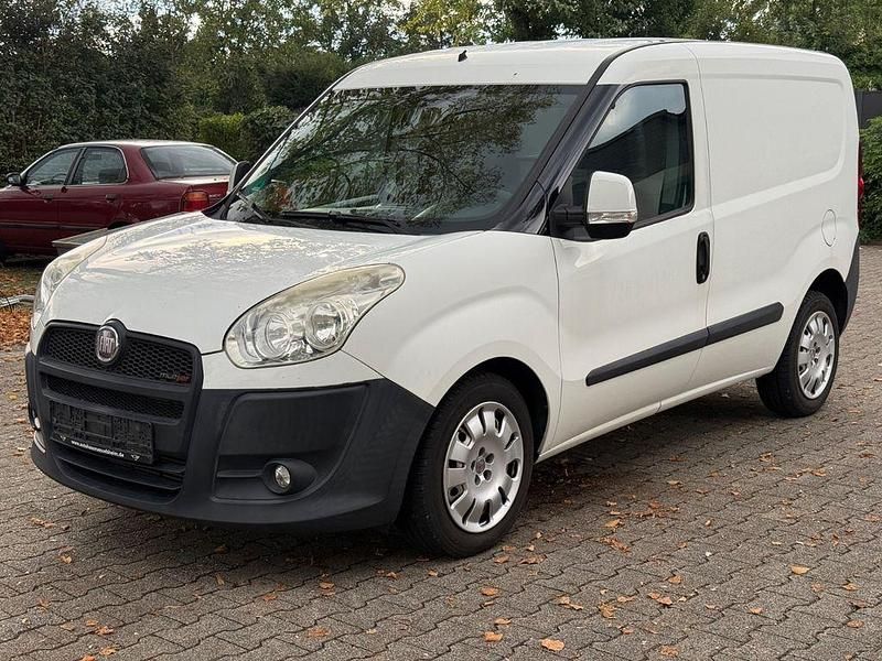 Weiß Gebraucht 2010 Fiat Doblò Van / Kleinbus | 4.298 € (Fairer Preis) - Bild 1/4