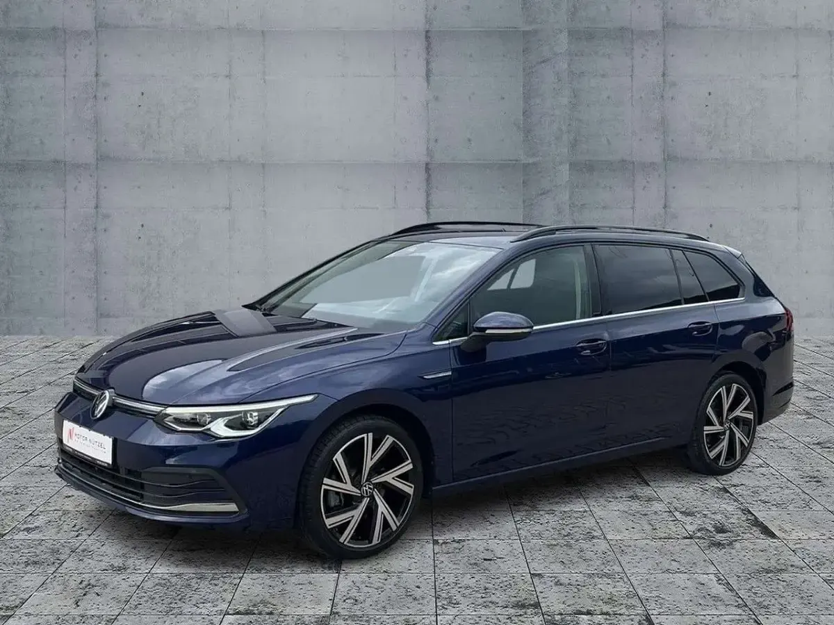 Gebraucht VW Golf VIII Style 190 PS (139 kW) 2023 Atlantik blue metallic Kombi