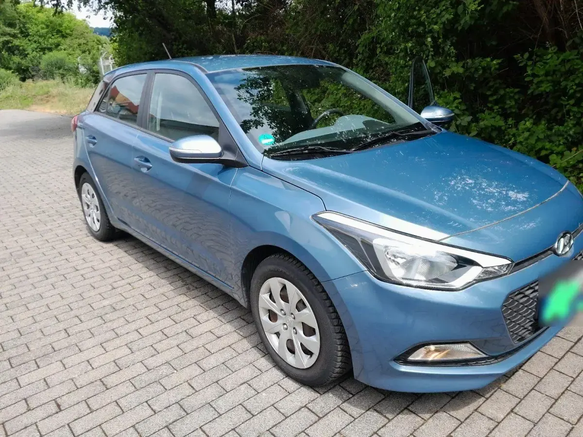 Gebraucht Hyundai i20 Pure 75 PS (55 kW) 2018 Blau Limousine