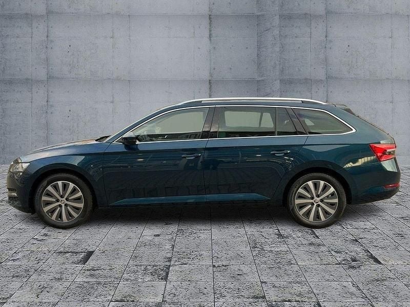 Gebraucht Skoda Superb Style 200 PS (147 kW) 2022 Lavablau metallic Kombi