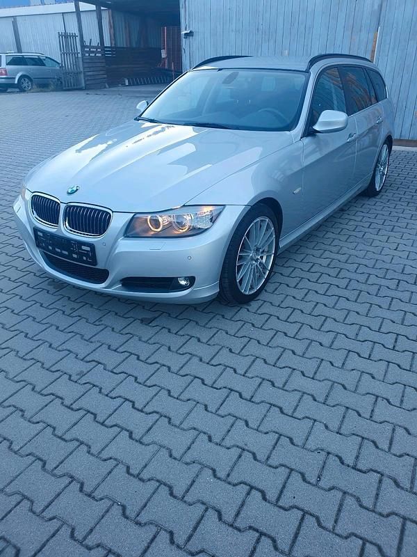 Silber Gebraucht 2011 BMW 330 Kombi | 10.500 € (Guter Preis) - Bild 1/4