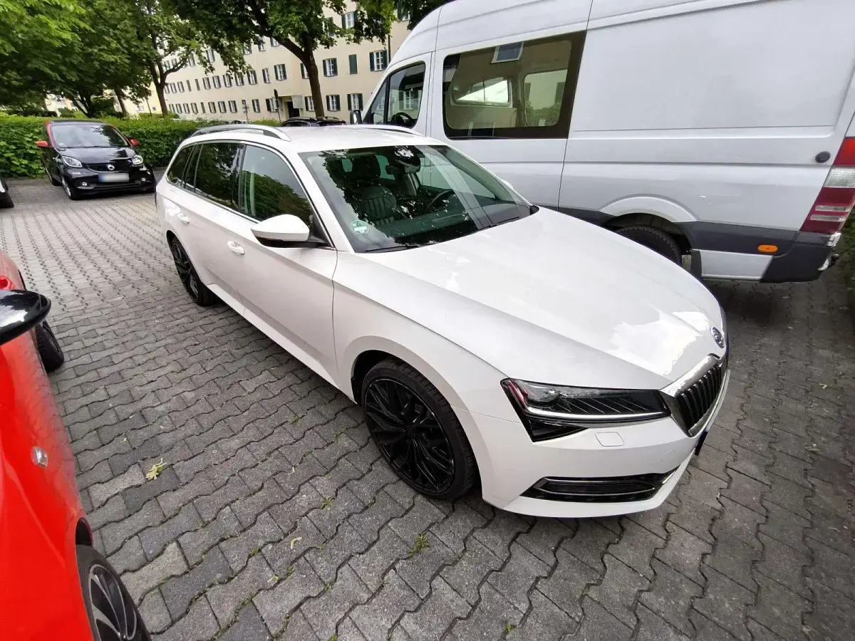 Gebraucht Skoda Superb Premium Edition 190 PS (139 kW) 2019 Weiß Kombi