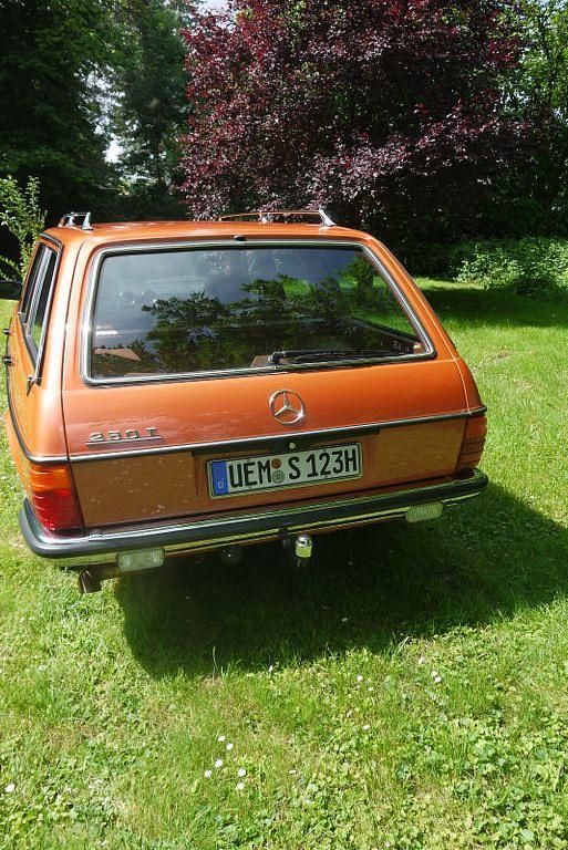 Second-hand Mercedes 250 1978 Roșu Berlinǎ