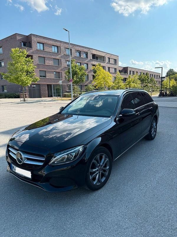 Schwarz Gebraucht 2017 Mercedes C220 Avantgarde Kombi | 21.000 € (Fairer Preis) - Bild 1/4