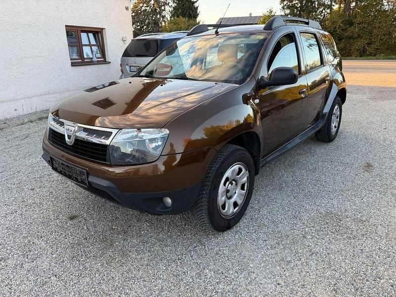 Braun Gebraucht 2010 Dacia Duster Lauréate SUV | 4.999 € (Guter Preis) - Bild 1/4