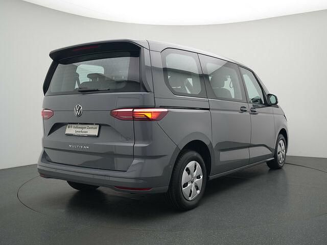 Second-hand VW Multivan 150 CP (110 kW) 2024 Andere farbe Monovolum